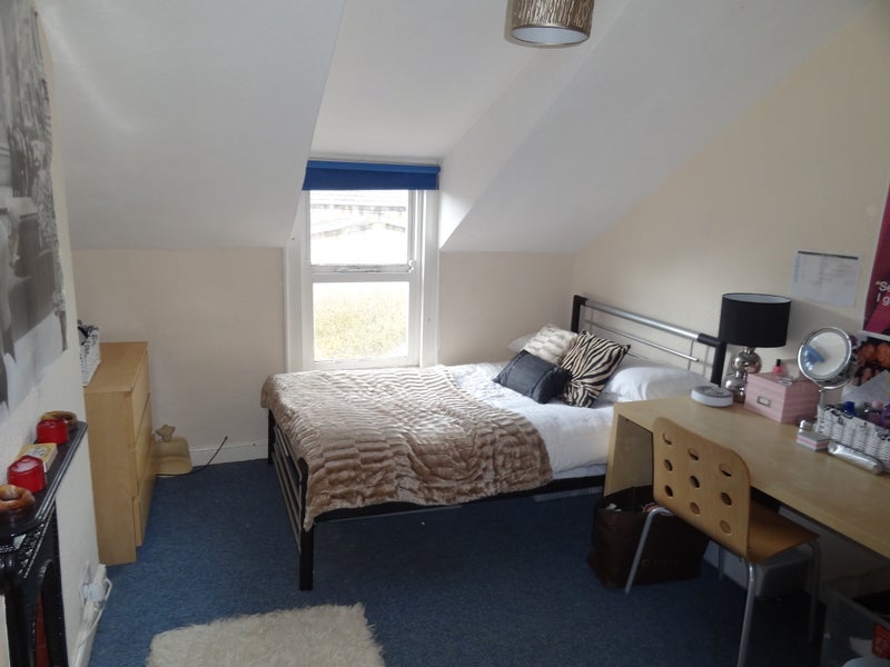 Photo 1: Double Bedroom