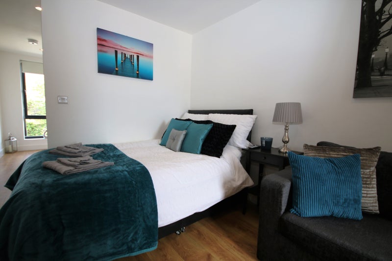 'Short Term Lets Beautiful STUDIO Apt in Liverpool' Room to Rent from