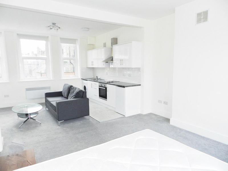 'Large Studio Flat Just Off St John's Wood High St' Room to Rent from