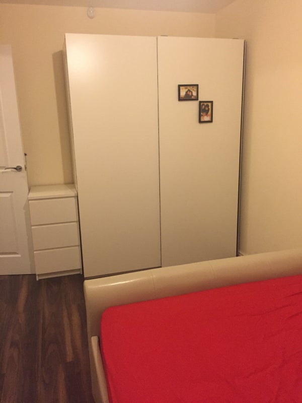 Photo 1: King size bedroom with wardrobe and drawers