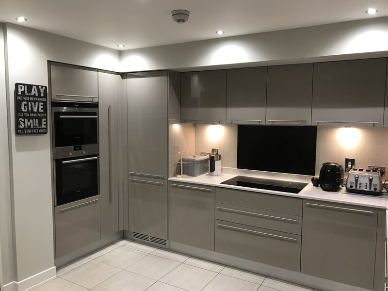 Photo 1: Kitchen