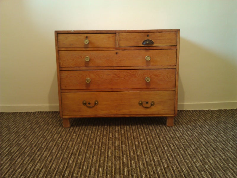 Photo 1: Drawer unit in Room 1