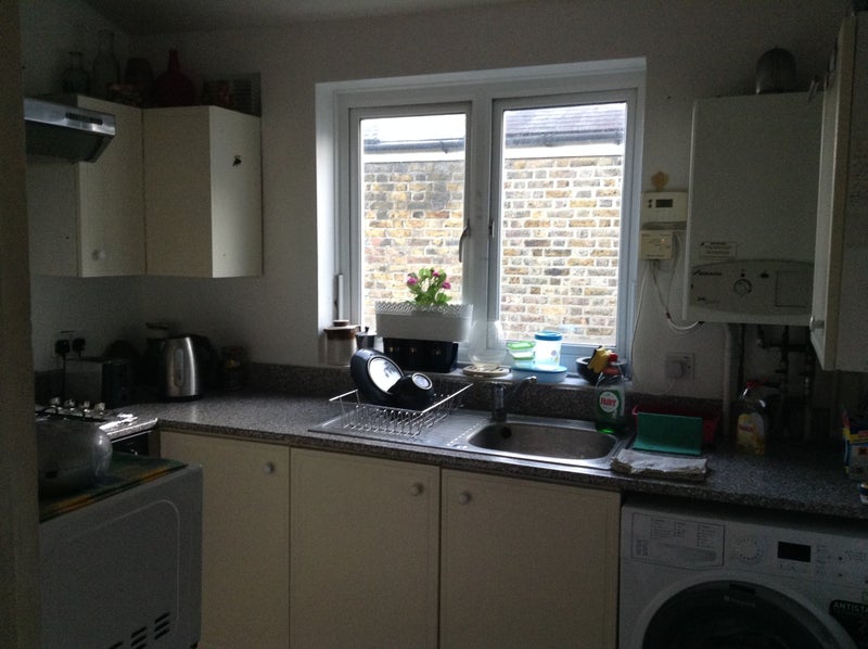 'Single Lovely Spacious Catford SE6 non Overcr' Room to Rent from SpareRoom