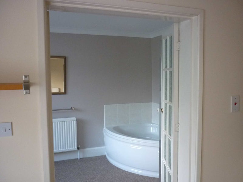 'Luxury studio flat / bedsit' Room to Rent from SpareRoom