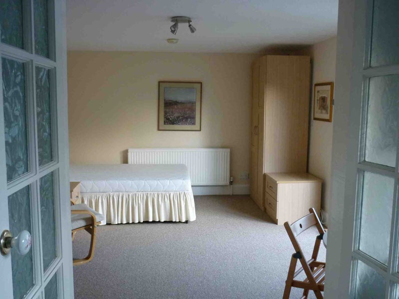 'Luxury studio flat / bedsit' Room to Rent from SpareRoom