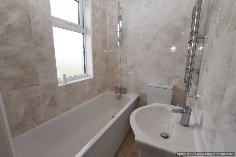 'Self Contained Studio Flat in Morden! Bills Inc.' Room to Rent from