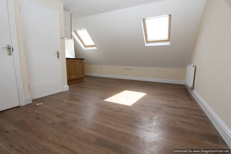 'Self Contained Studio Flat in Morden! Bills Inc.' Room to Rent from