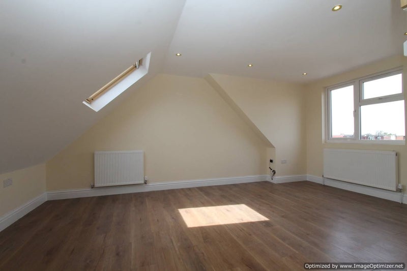 'Self Contained Studio Flat in Morden! Bills Inc.' Room to Rent from