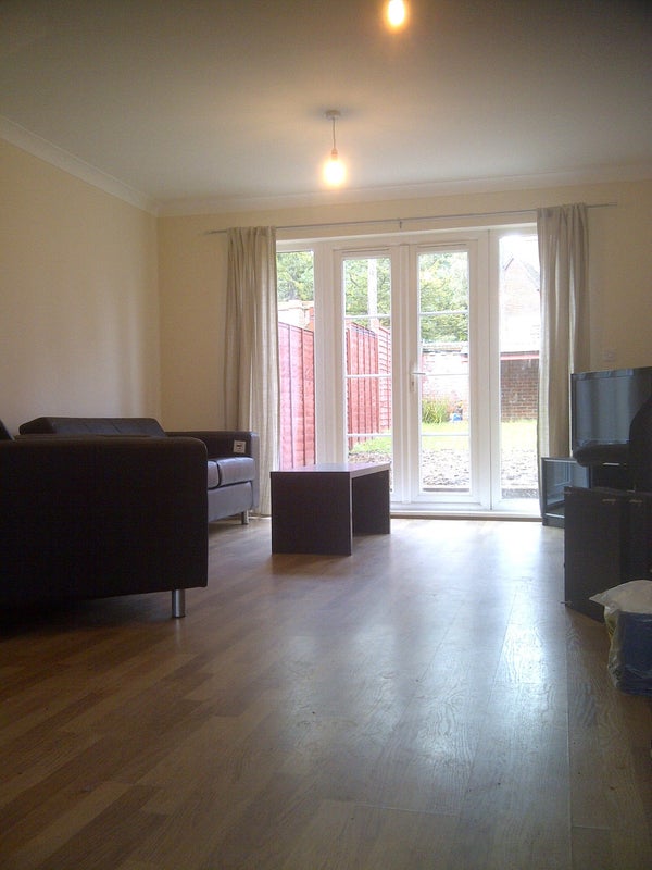 Photo 1: Lounge