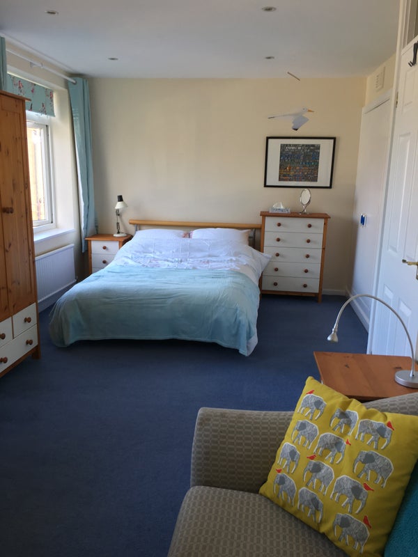 'Large freshly decorated double bedsit ' Room to Rent from SpareRoom