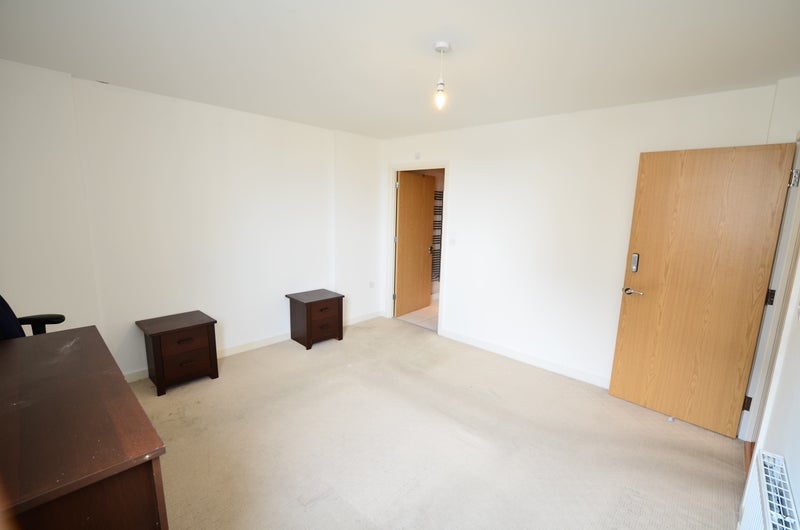 Large 2 Bed Flat Romford Next To Asda Station Spareroom