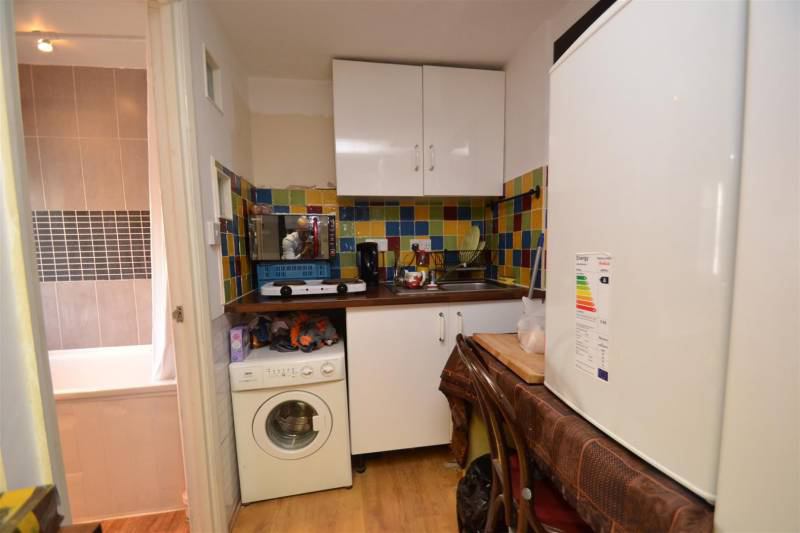 'All bills included. Single studio on King Street' Room to Rent from