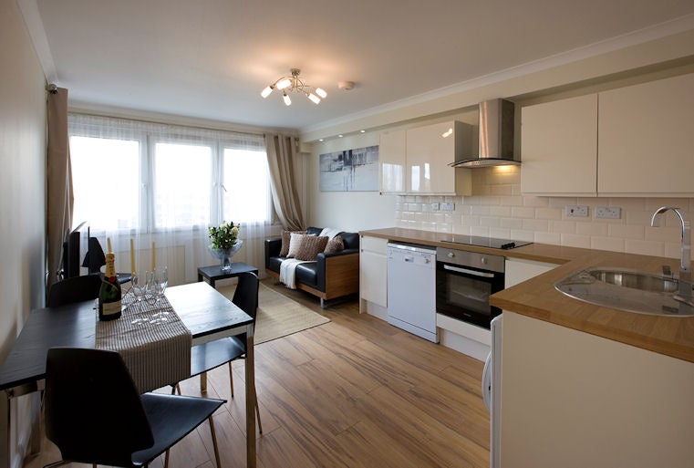 Photo 3: Living room