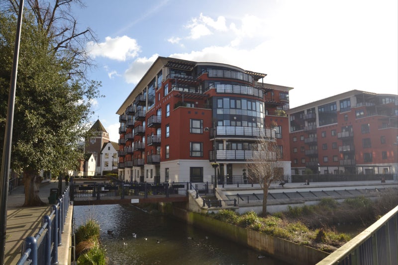 '2 Bedroom Flat, Charter Quay, Kingston KT1 1HS' Room to Rent from