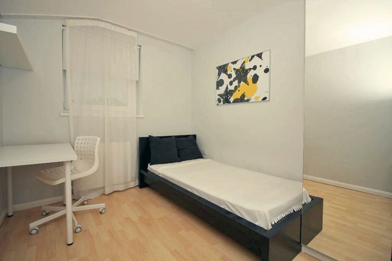 Photo 1: Bedroom bed side