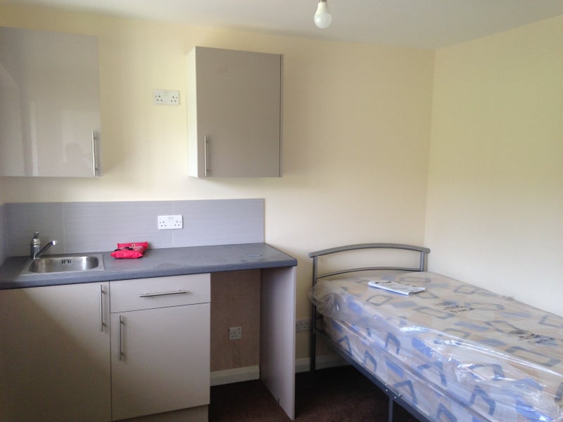 'DSS/Housing Benefit 1 bed with ensuite' Room to Rent from