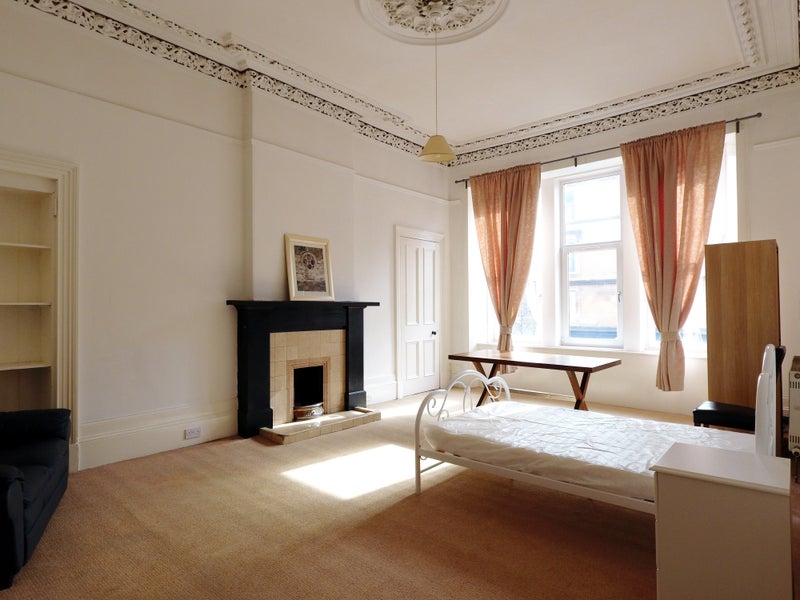 '4 Bedroom HMO Flat, Fully furnished, West End' Room to Rent from SpareRoom