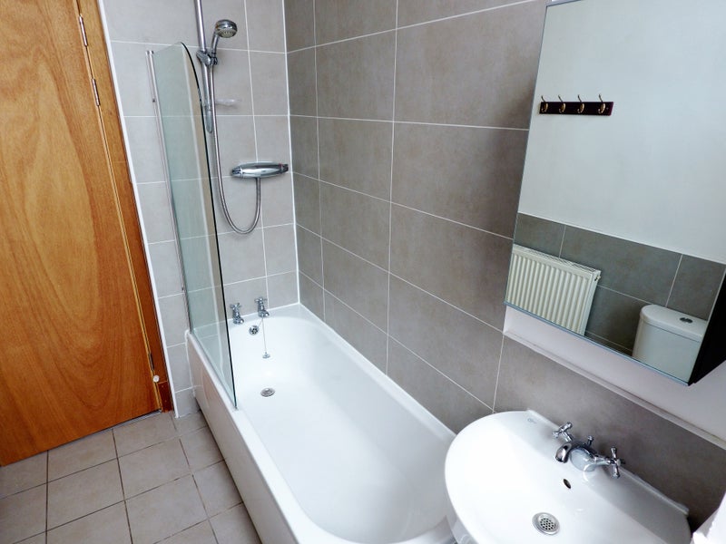 '4 Bedroom HMO Flat, Fully furnished, West End' Room to Rent from SpareRoom