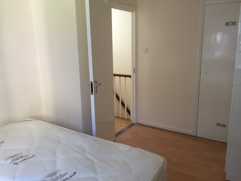 Double Room To Rent In Aldgate East A Month Double Room To Rent In Aldgate East A Month