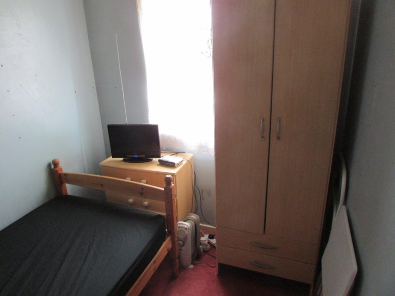 'Share 3 bed house in Trowbridge' Room to Rent from SpareRoom