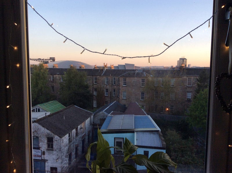 Tal women lift and carry