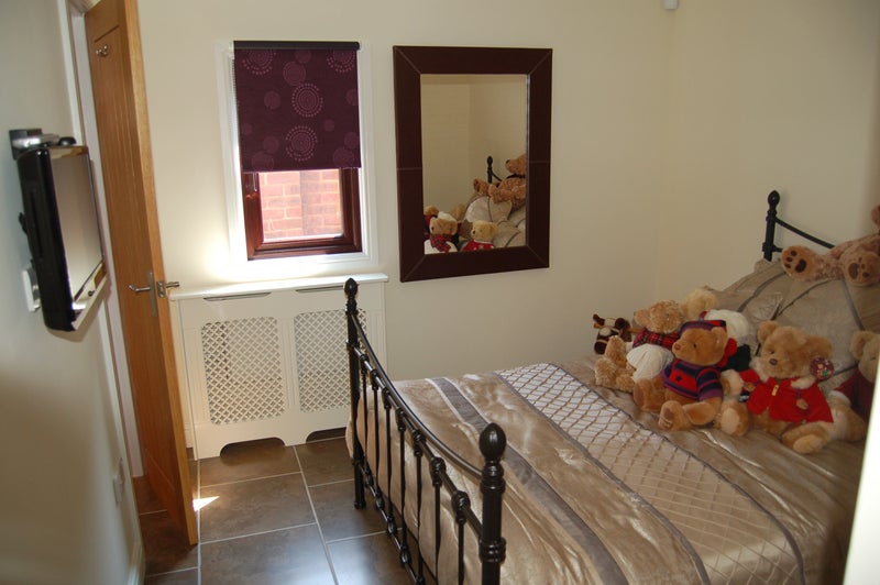 Photo 1: Bedroom
