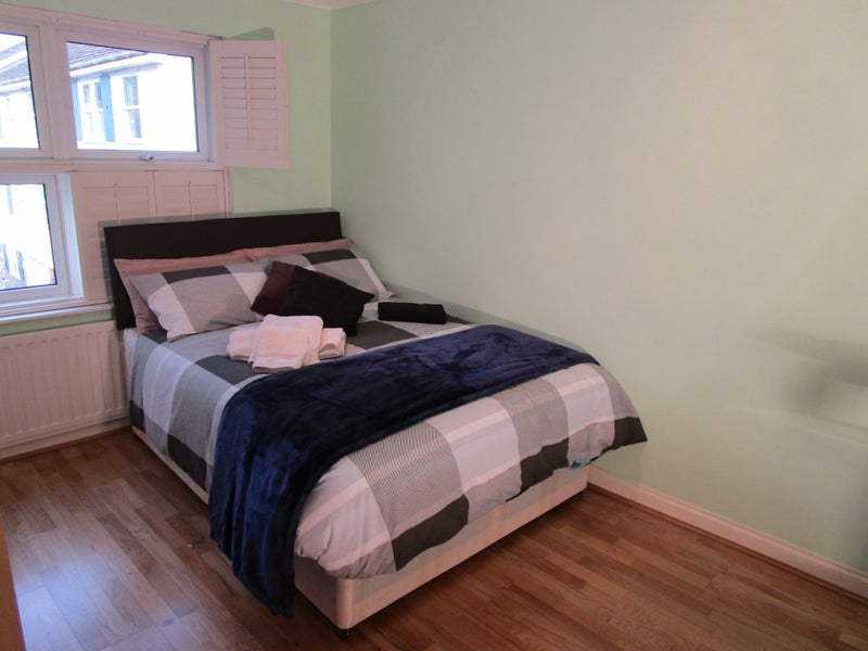 Photo 1: Your Spacious Room