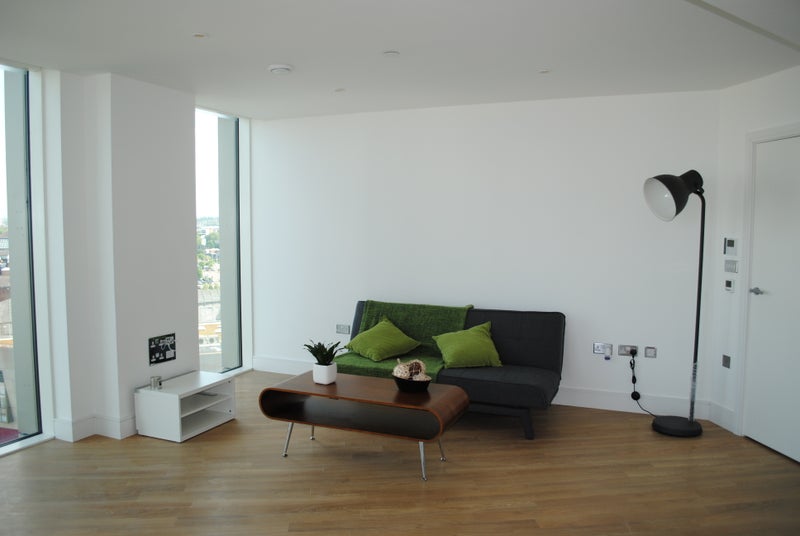 '1 bedroom apartment Ontario Point, Maple Quays' Room to Rent from