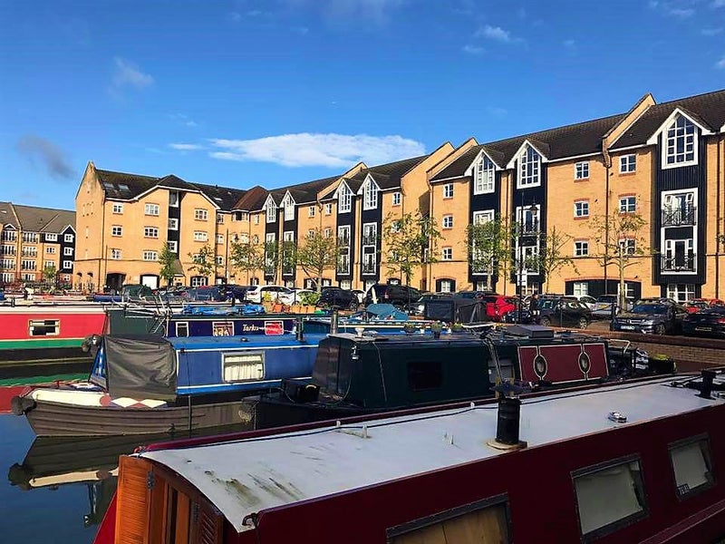 'Double Room In Apsley Lock Marina' Room to Rent from SpareRoom