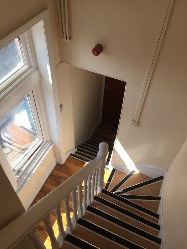 'Bright double bedsit/studio in Greenwich' Room to Rent from SpareRoom