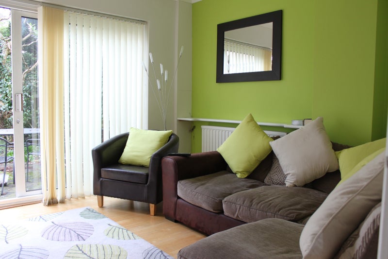 Photo 1: Lounge Area