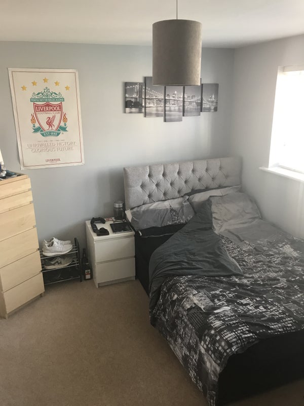 'Double ensuite bedroom in family home ' Room to Rent from SpareRoom