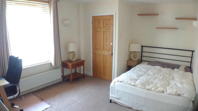 Photo 1: Bedroom with queen size bed