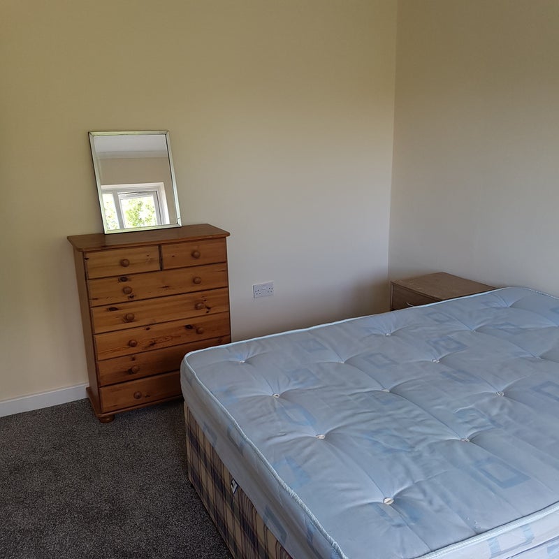 'Double room to let in shared house in streetly. ' Room to Rent from