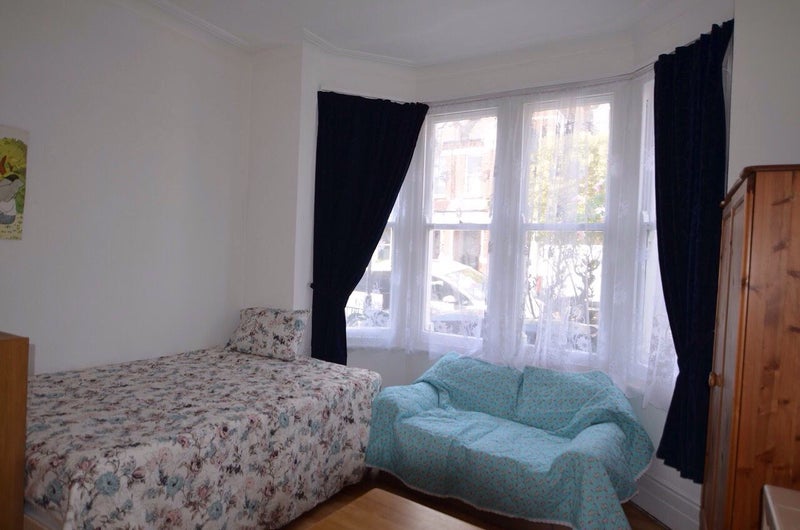 'Streatham Hill huge studio/ bedsit' Room to Rent from SpareRoom