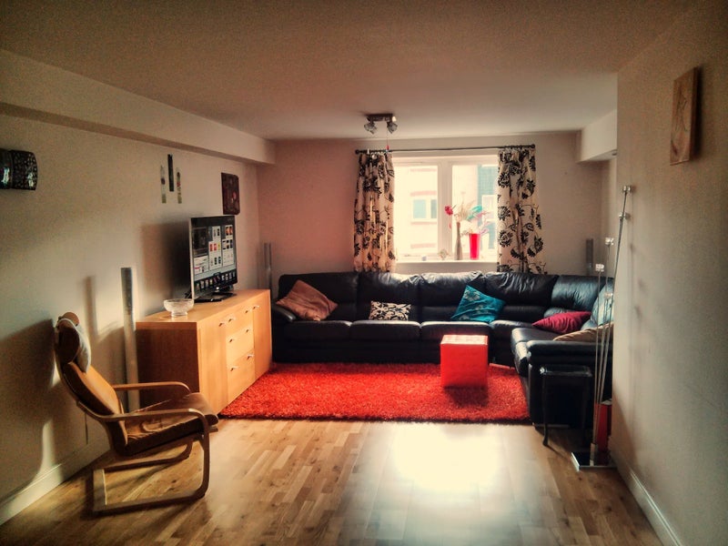 Photo 1: Lounge - latest