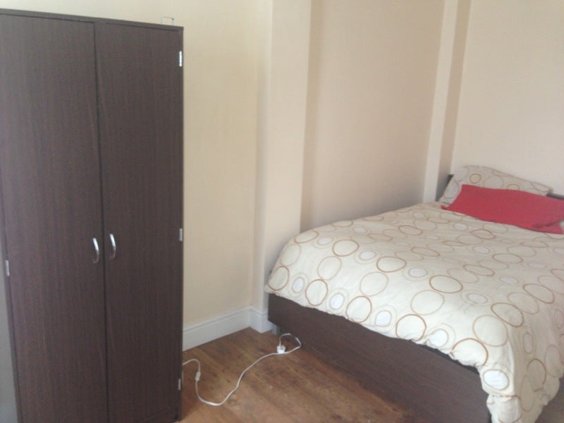 Photo 1: Bedroom
