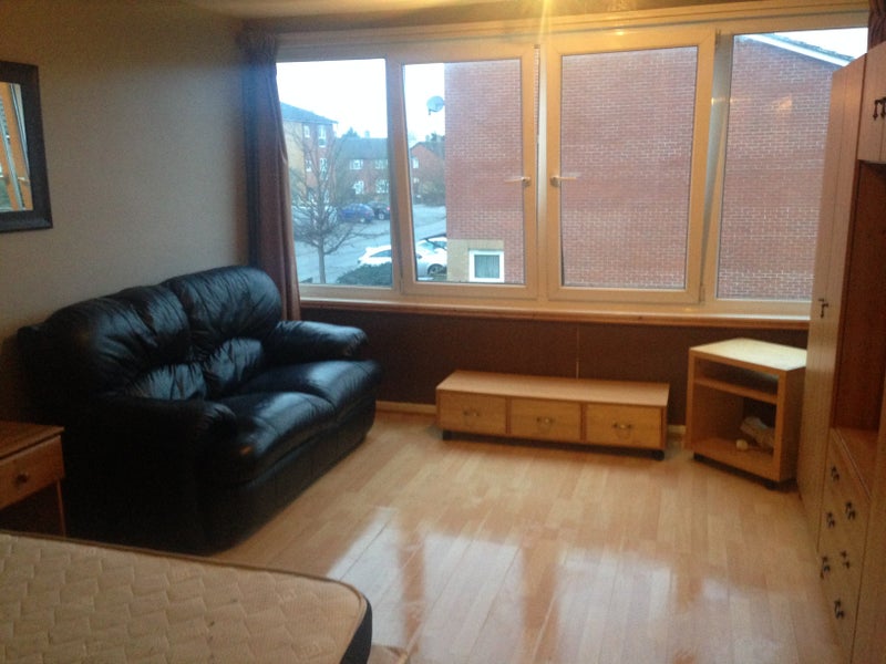 Photo 1: bedroom