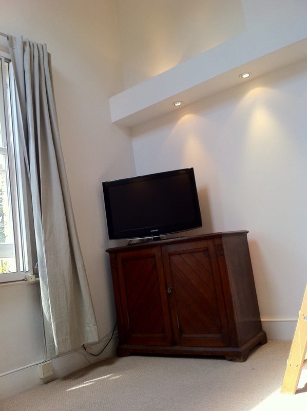 ' Lovely studio flat/apartment West Kensington' Room to Rent from SpareRoom