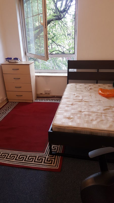 london bridge zone 1 large doubles in 2 bed flat room to rent