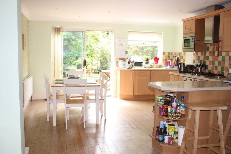 Photo 1: Kitchen/diner