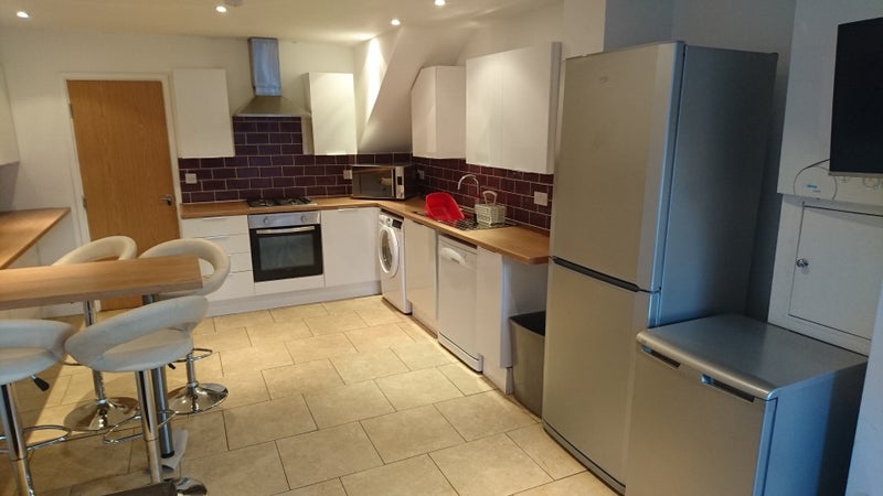 Photo 1: Kitchen area