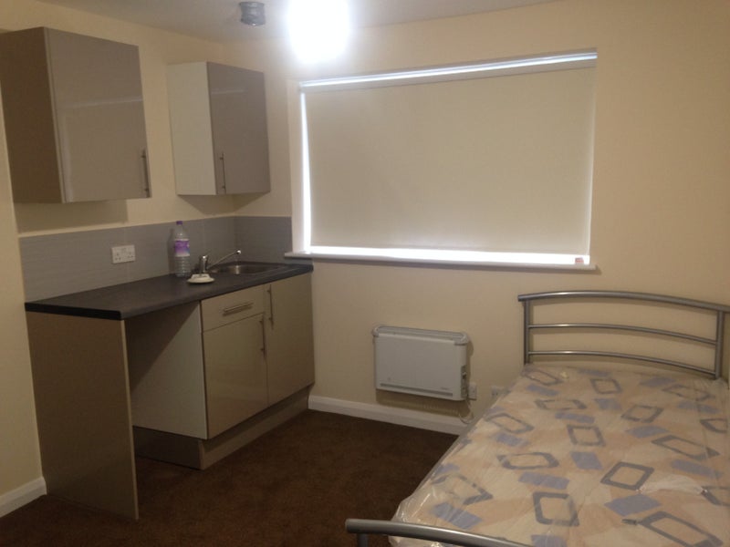 'DSS/Housing Benefit 1 bed with ensuite' Room to Rent from