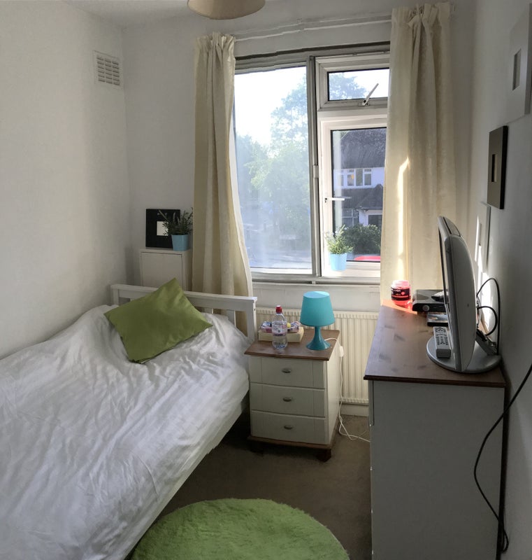 Double Room To Rent In Burnt Oak Double Room To Rent In Burnt Oak