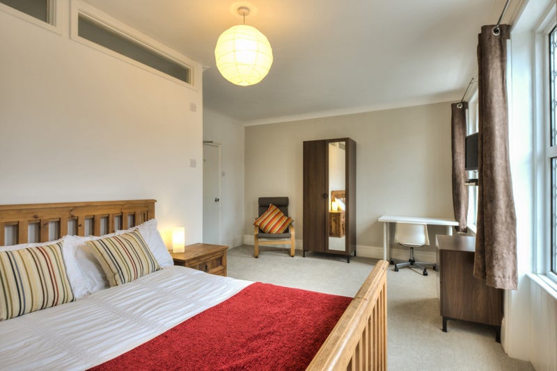 'Spacious Room in Luxury House in Lower Parkstone' Room to Rent from