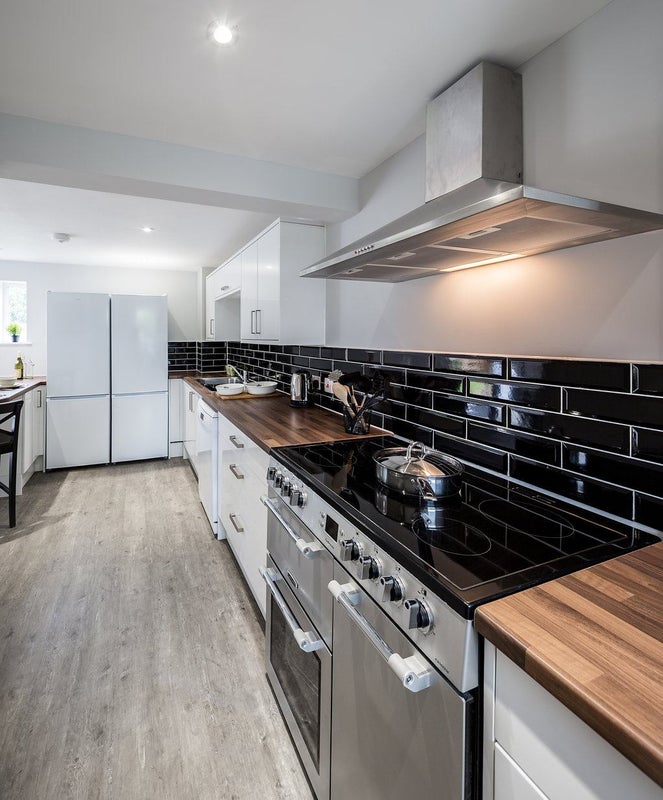 'Double ensuite room in smart Redhill house ' Room to Rent from SpareRoom