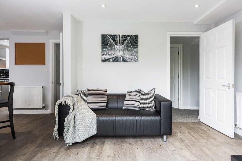 'Double ensuite room in smart Redhill house ' Room to Rent from SpareRoom