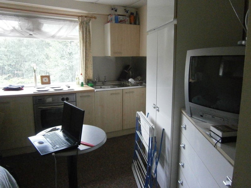Self Contained Furnished Bedsit Flat' Room to Rent from SpareRoom