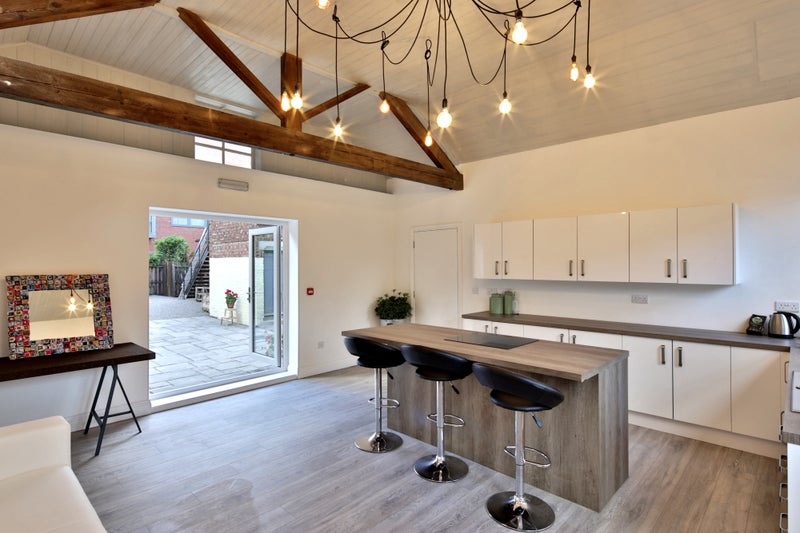 Photo 1: Fantastic new fitted Kitchen 