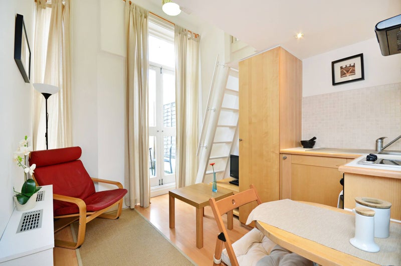 'Great Split Level Studio Flat In West Kensington' Room to Rent from